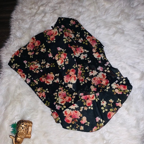 NWOT Beautiful Floral Shawl Kimono - Picture 4 of 5